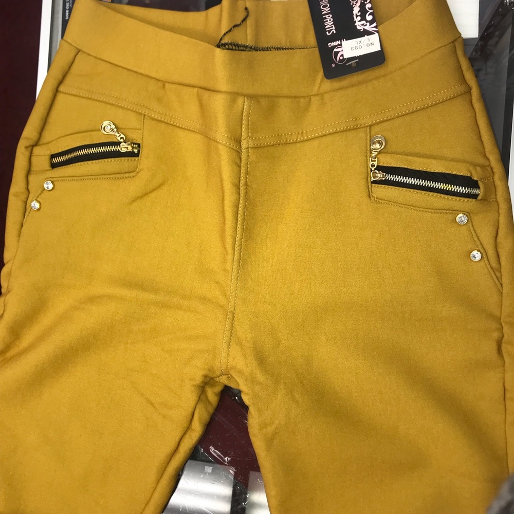 Yellow leggings.. !!